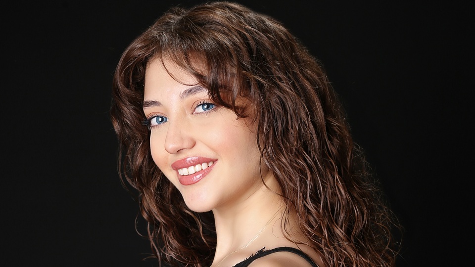 İlk kez tiyatro sahnesinde