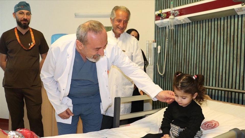 Lavabo açıcı içen çocuk 2 yıl sonra sağlığına kavuştu