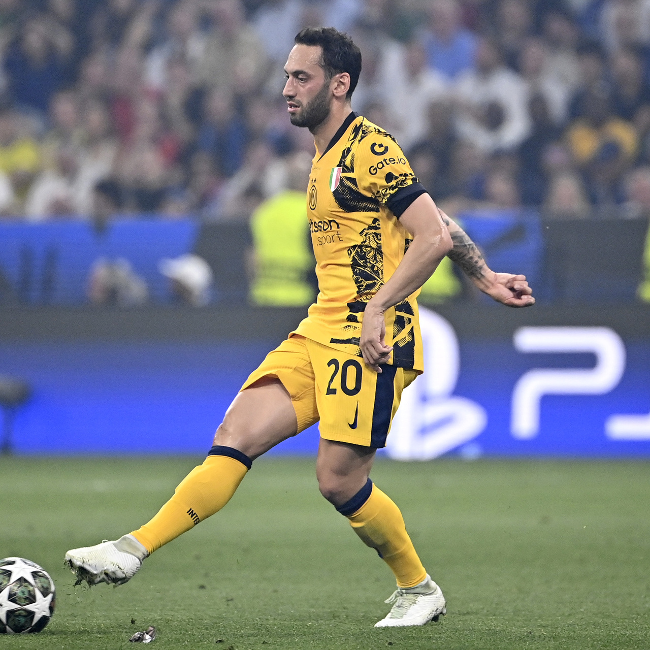 Hakan'ın transferi Osimhen'e bağlı!
