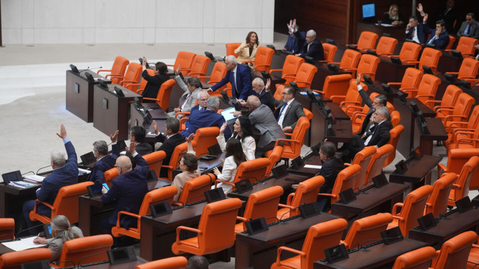 Yeni trafik kanunu yeniden görüşülecek