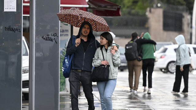 Yağmur yüzünü gösterecek, rüzgar havayı serinletiyor