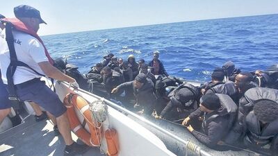 İzmir açıklarında 47 düzensiz göçmen kurtarıldı