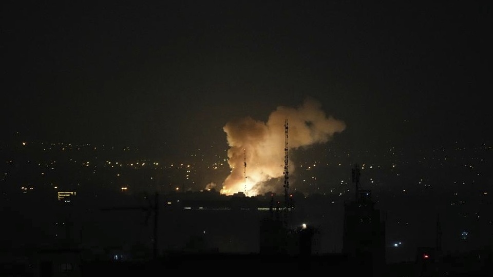 Örümcek ağına düşen İran