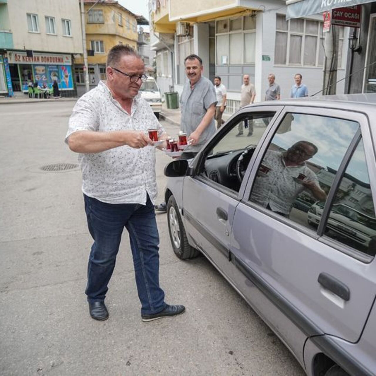 'Çay taşıma yöntemi' şaşırttı! "Böyle daha pratik"