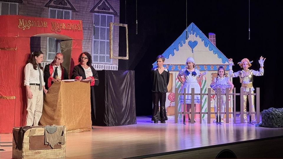 Bodrum'da 63 çocuk aynı anda tiyatro oynadı