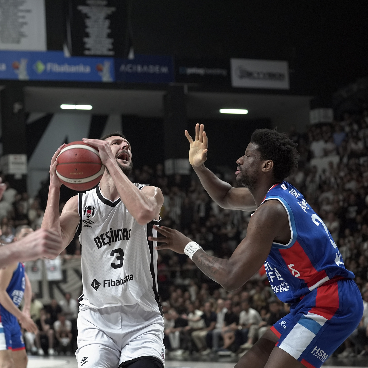 Beşiktaş, Anadolu Efes'i devirdi: Finalde!