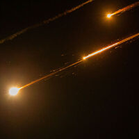 İsrail ordusu: İran'dan füze saldırısı başladı