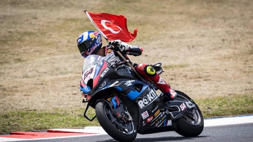 Toprak Razgatlıoğlu'ndan İtalya'da zafer!