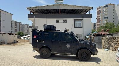 Babasını çekiçle ağır yaraladı!