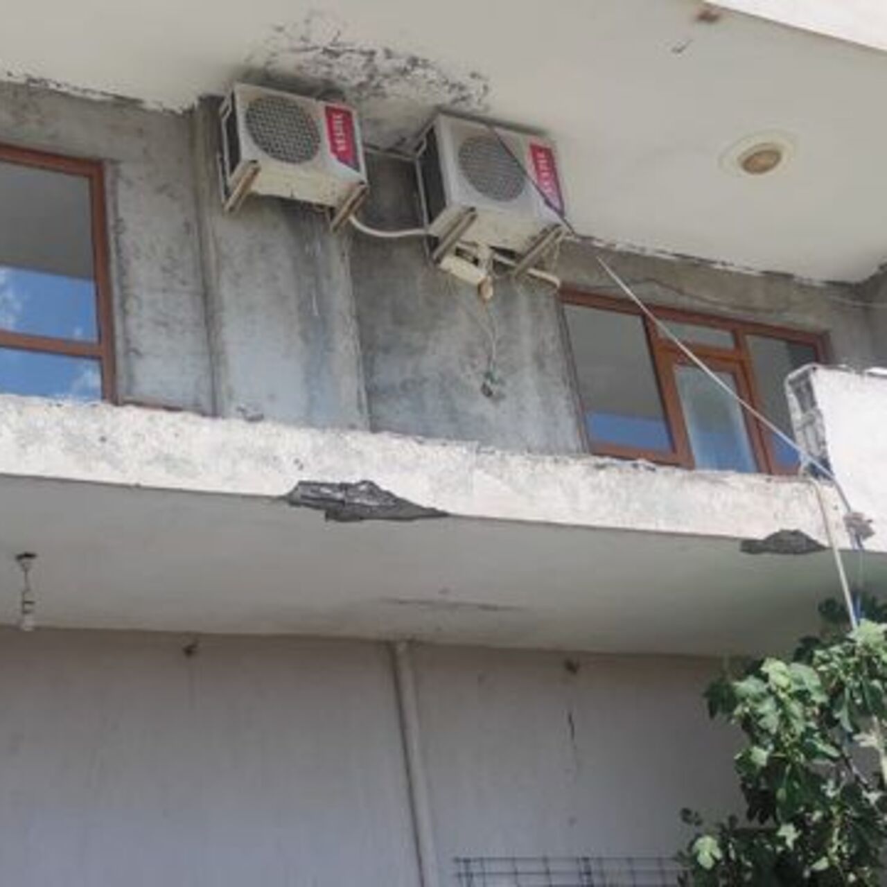 Batman'da bir binada balkon çöktü! 3 ölü, 7 yaralı