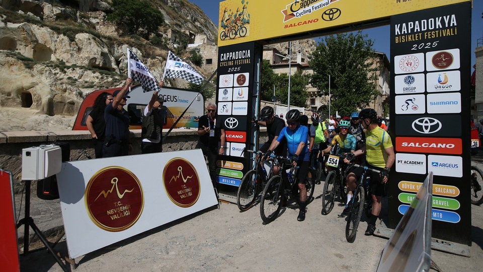 Türkiye'nin ilk elektrikli bisiklet yarışı Kapadokya'da koşuldu