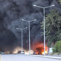 İzmir’de özel bir hastane yanındaki iş yerinde yangın | Son dakika haberleri