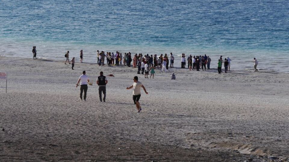 Salda Gölü'nde aile faciası! Baba ve oğul boğuldu