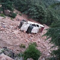 Pikap uçuruma devrildi: Aynı aileden 3 ölü, 1 yaralı