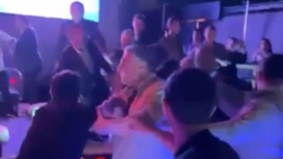 Önce şampanya sonra silahlar patladı!