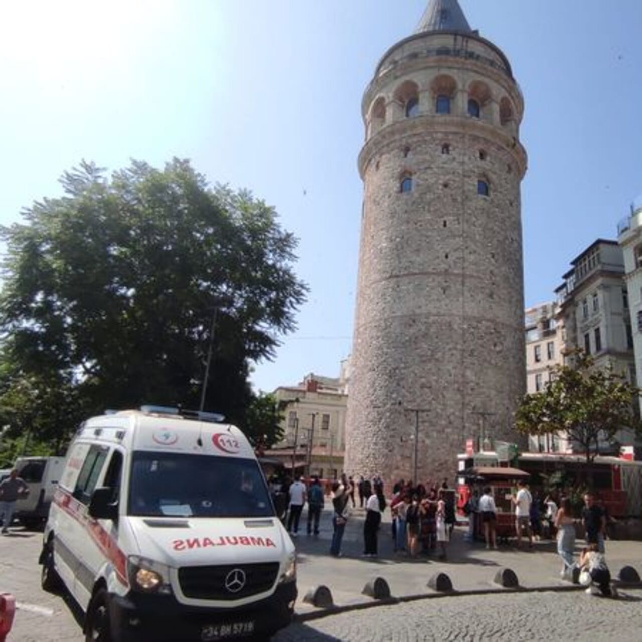 Galata Kulesi'nden düştü! Feci olay