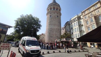 Galata Kulesi'nden düştü! Feci olay
