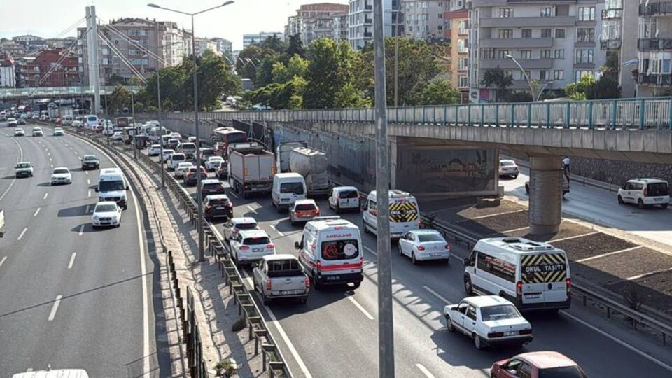 D-100 kara yolundaki kaza ulaşımı aksattı