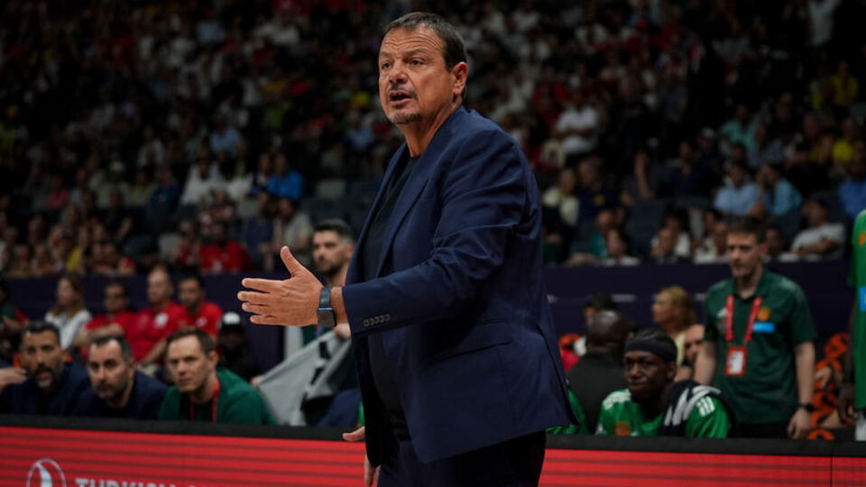 Yunanistan'da Ergin Ataman'a bir maç ceza!