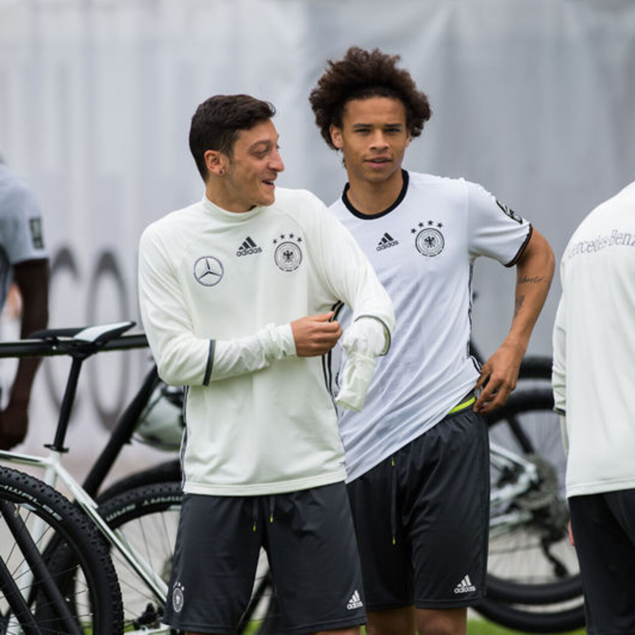 Mesut Özil'den Sane açıklaması