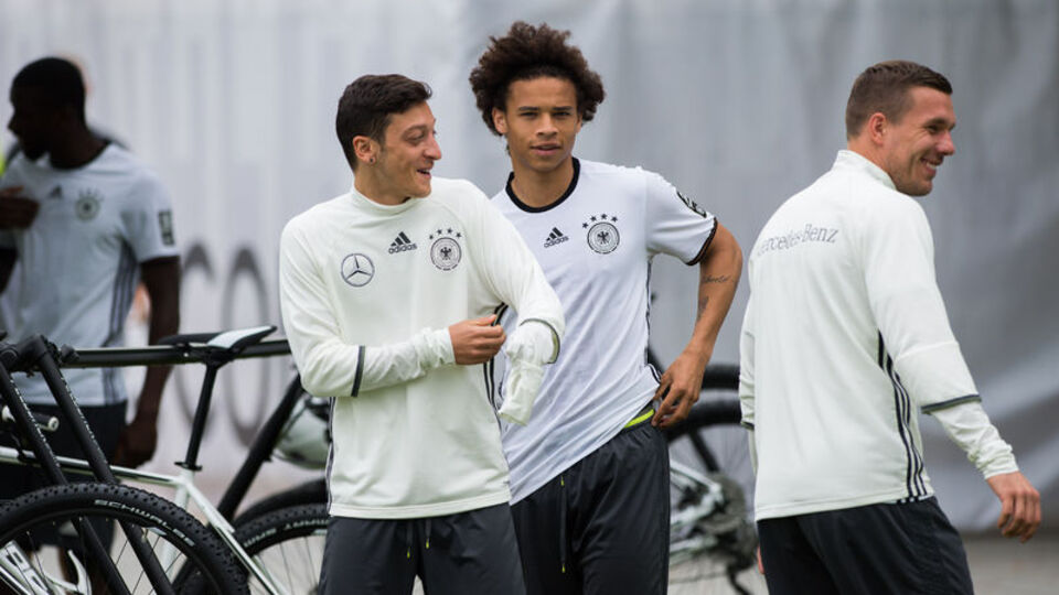 Mesut Özil'den Sane açıklaması