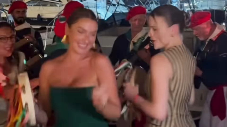 Hadise'den sokak dansı