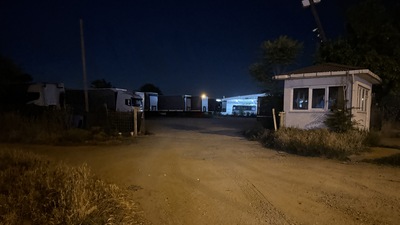 Muhtar ve belediye ekibini iş yerine kilitlediler!