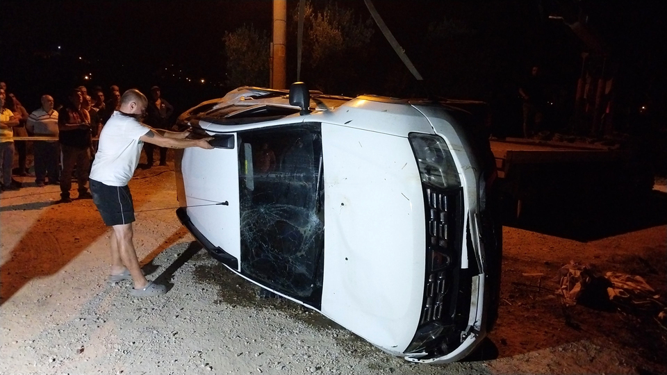 Araçtan çıkamadılar, can verdiler!