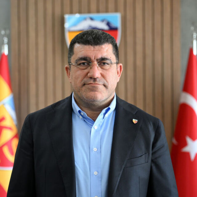 "Yerli ve yabancı futbolcularla görüşüyoruz"