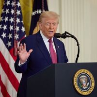 Trump: İran'da rejim düşebilir