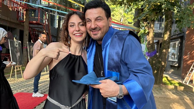 Kızı mezun oldu
