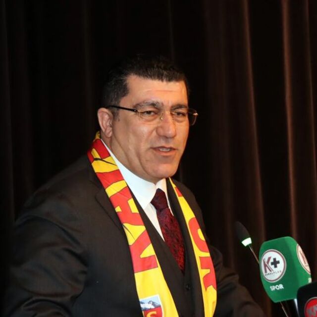 "Yerli ve yabancı birçok futbolcu ile görüşüyoruz"