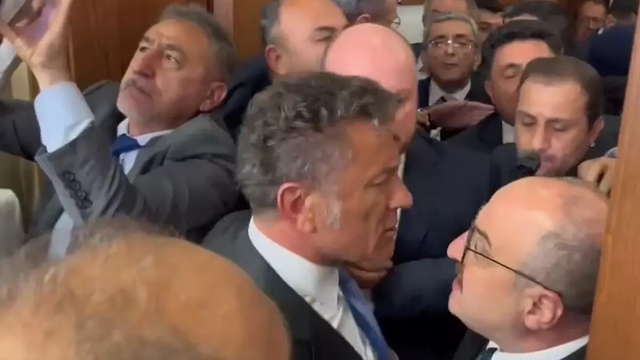 Komisyon toplantısında gerginlik