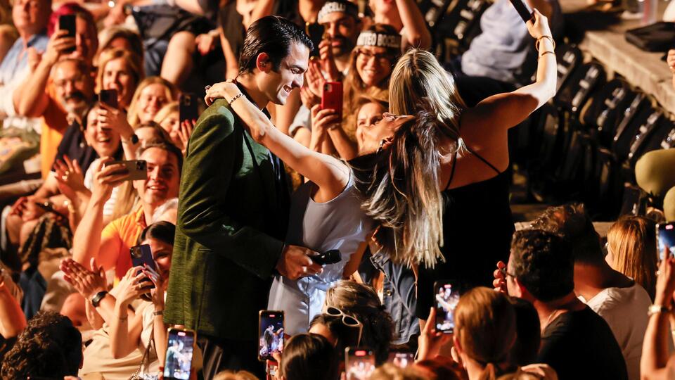 Matteo Bocelli şarkılarıyla mest etti