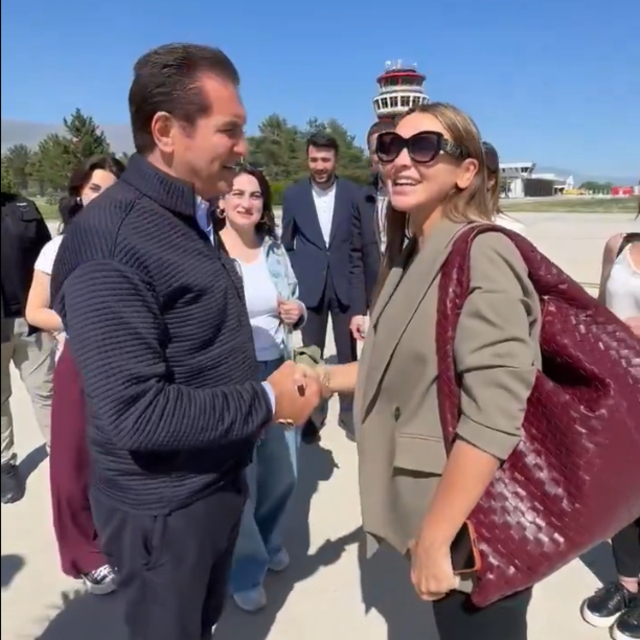 Sarıgül, Hadise'yi böyle karşıladı