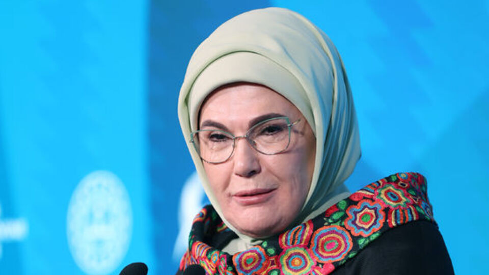 Emine Erdoğan'dan öğrencilere tebrik