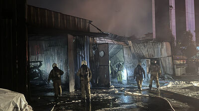 Oto tamirhanesi alevlere teslim! 10 araç yandı