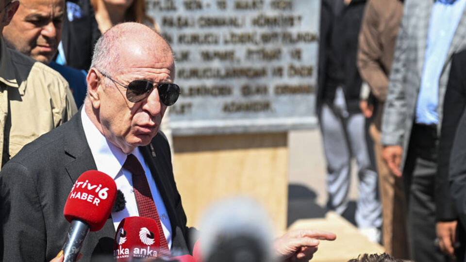 Özdağ'dan 'Talat Paşa Anıtı'na ziyaret