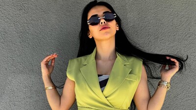 Arkadaşlarını uğurlarken 5.kattan düştü!