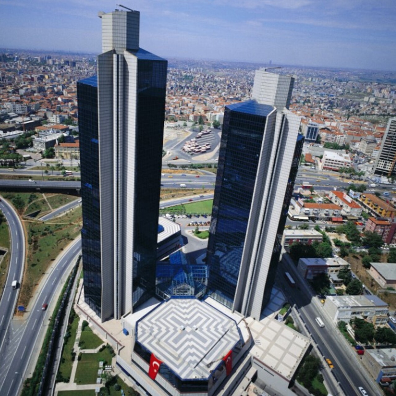 Sabancı, yeni organizasyon yapısını açıkladı