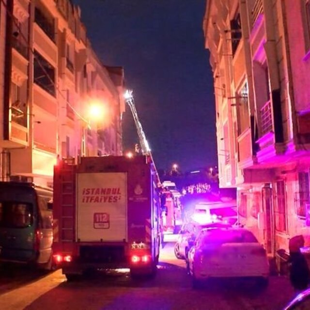 Esenyurt'ta 5 katlı binada korkutan yangın