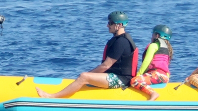 Baba-kızın deniz muzu keyfi