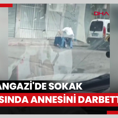 Sultangazi'de sokak ortasında annesini darbetti; çevredekiler izlemekle yetindi