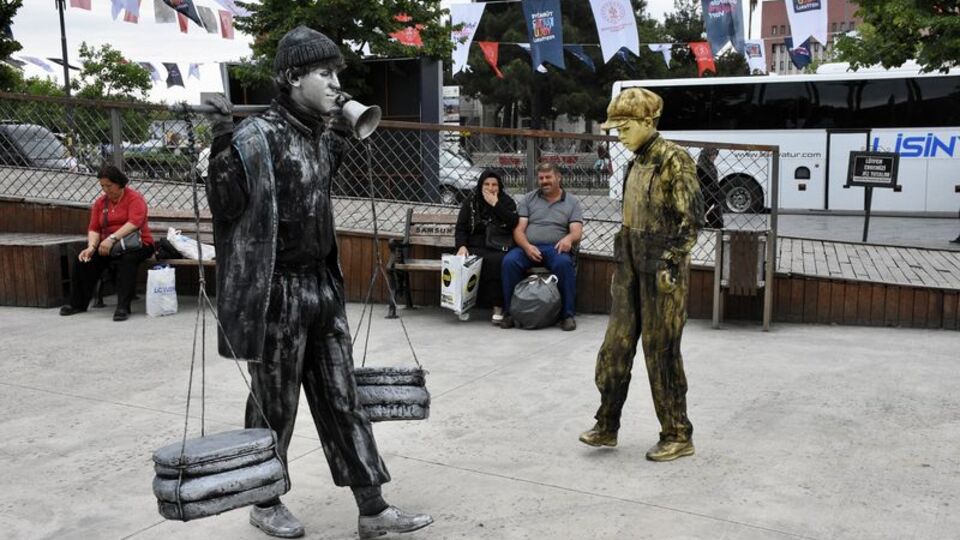 Canlı mı heykel mi?