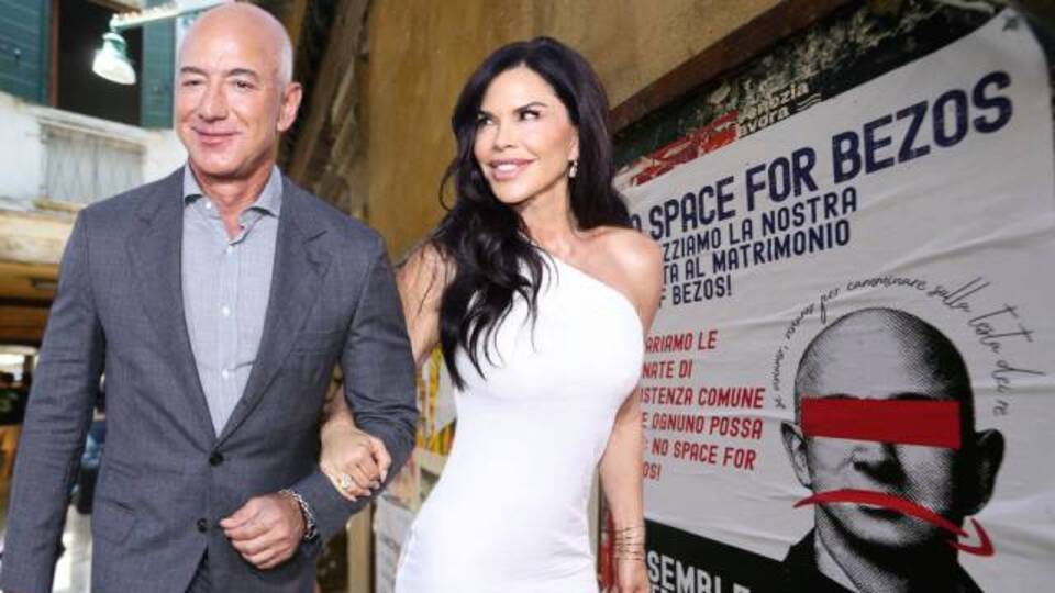 Protestolar altında lüks düğün