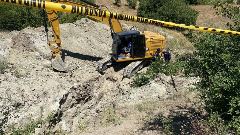 Su kuyusu açarken göçük altında kaldı