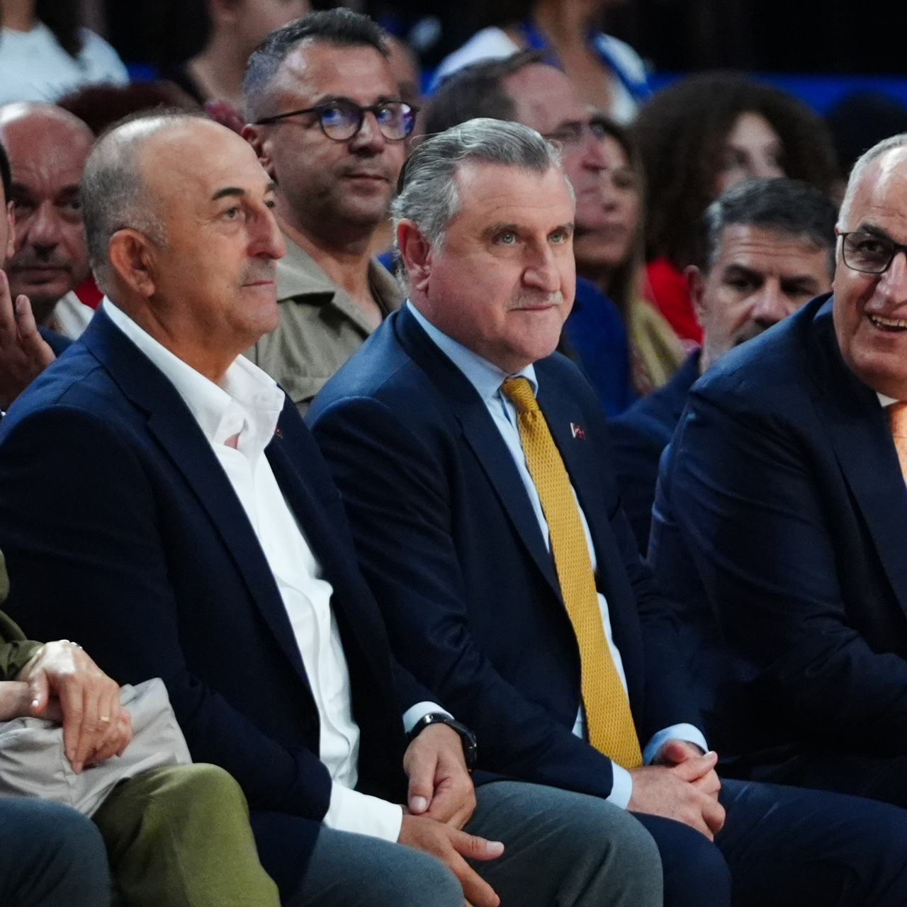 Bakan Bak’tan Sultanlar'a tebrik