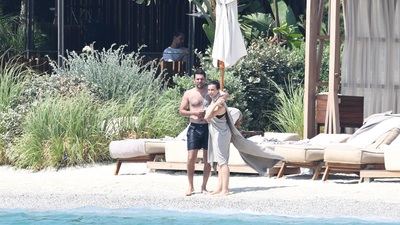 Ünlü çiftin tatil keyfi