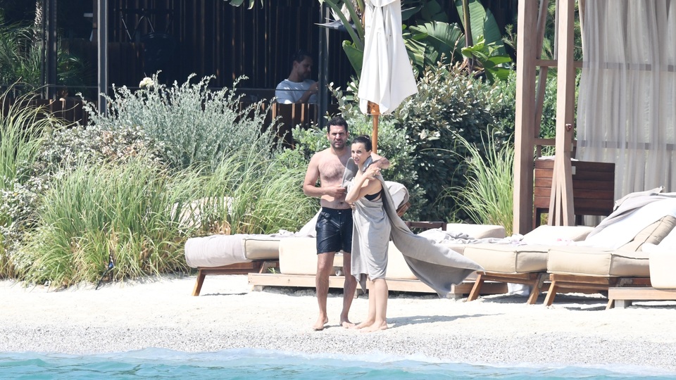 Ünlü çiftin tatil keyfi