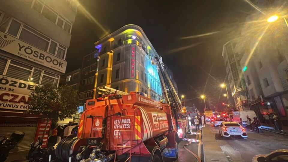 Fatih'te otelde yangın çıktı